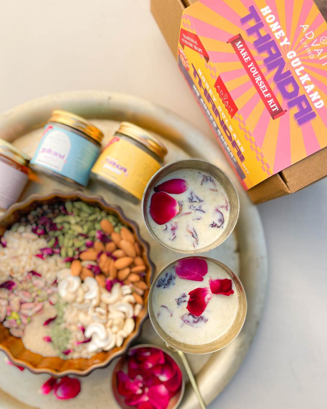 A plate with 2 glasses of freshly prepared thandai using Advait Living Unsweetened Thandai Powder
