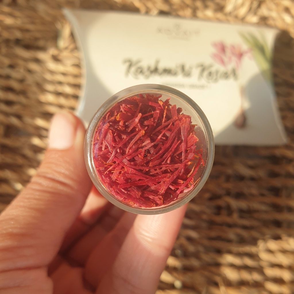 Premium Kashmiri Kesar | 2gm | Buy Premium Kashmiri Kesar Glass Bottle ...